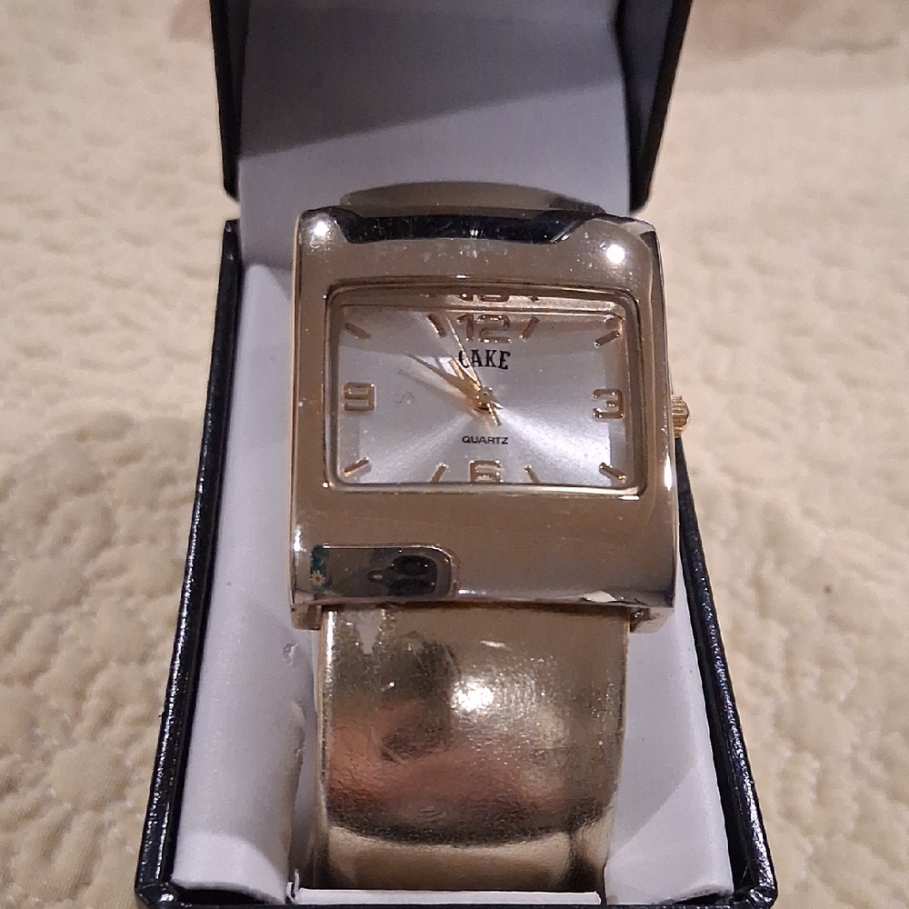 Cake Gold Women's Watch Cuff Watch ** Needs Battery **